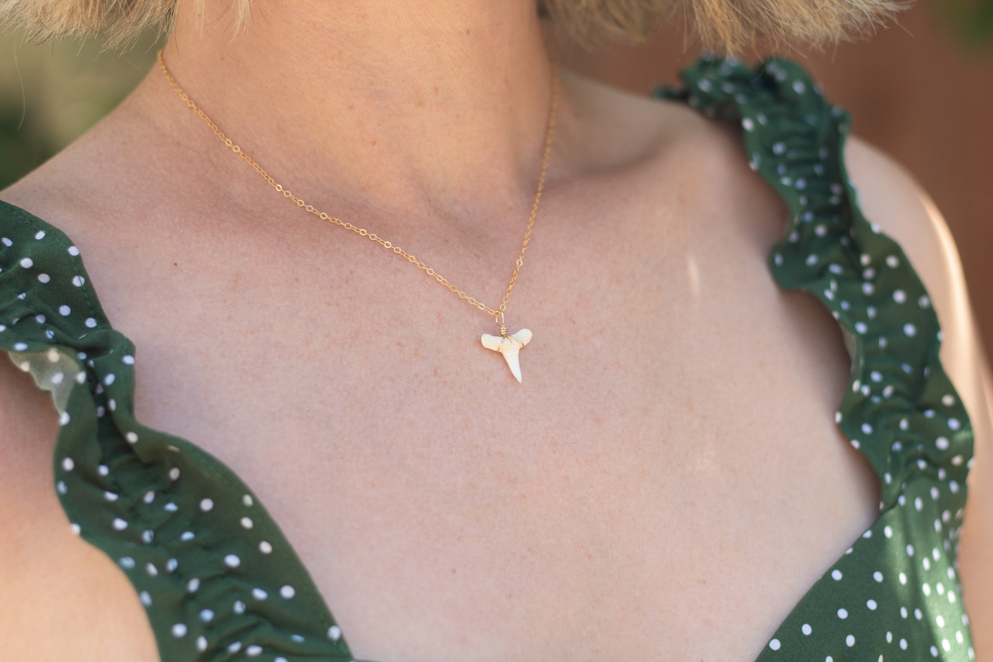SHARK TOOTH NECKLACE - WHITE