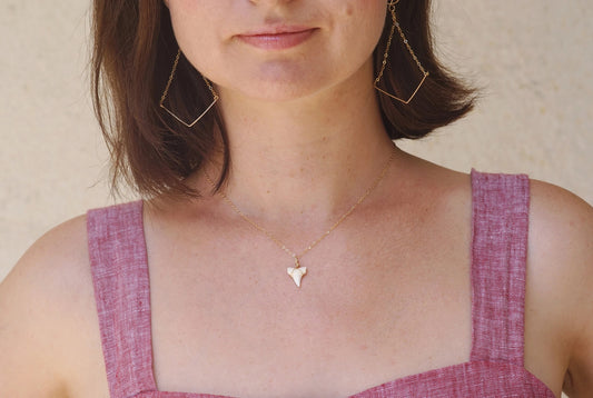 SHARK TOOTH NECKLACE - WHITE