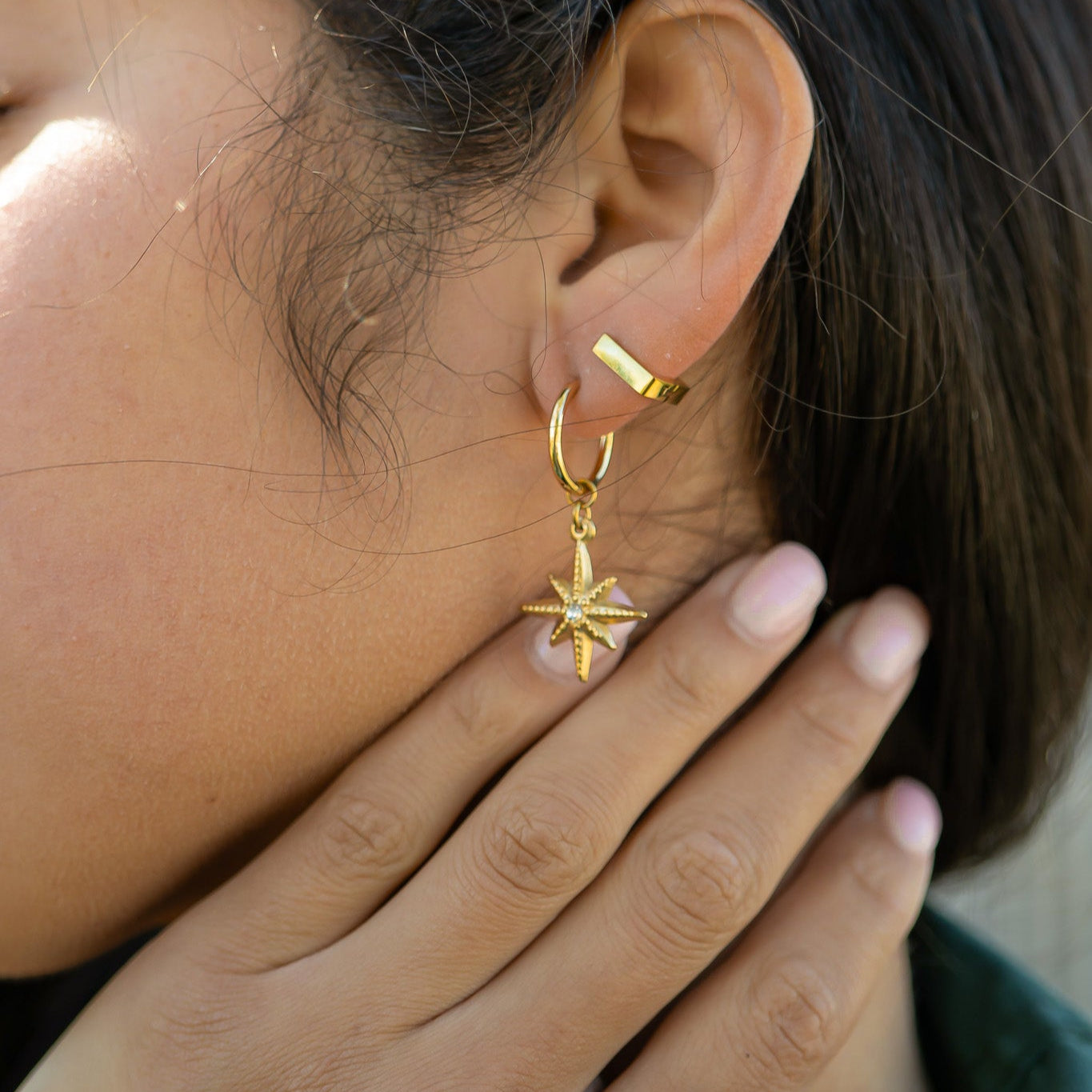 Four Corner Huggie Earrings 18K Gold