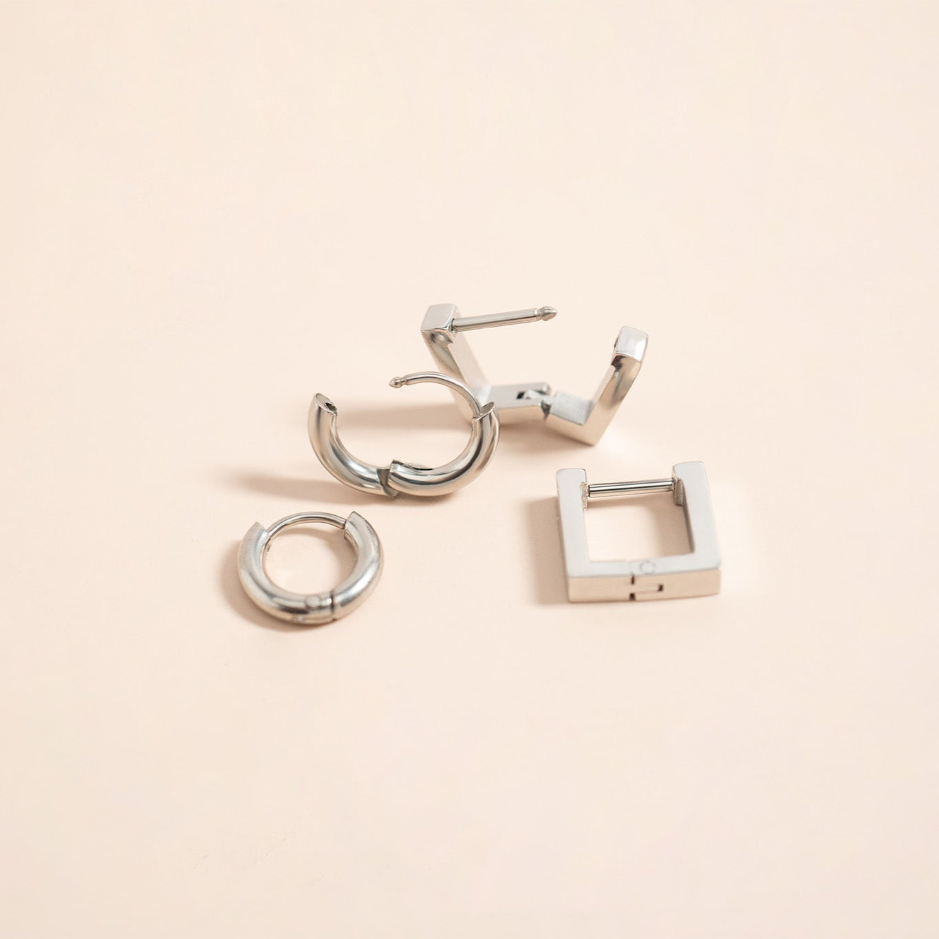 Four Corner Huggie Earrings 18K Gold