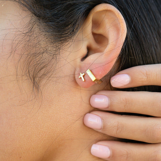 Four Corner Huggie Earrings 18K Gold