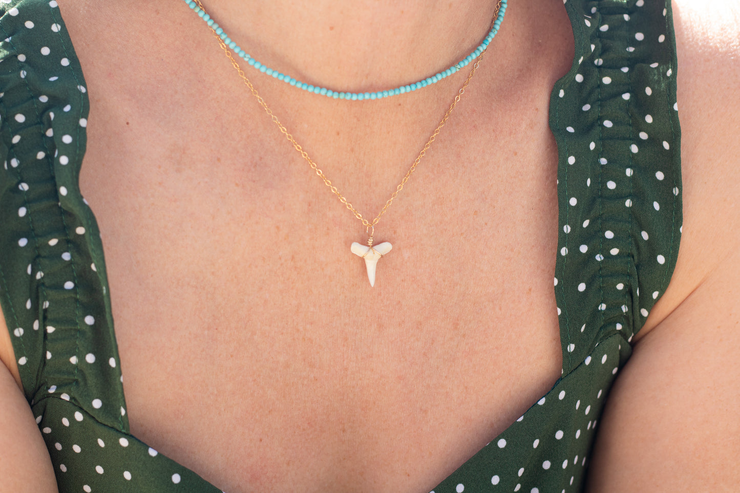 SHARK TOOTH NECKLACE - WHITE