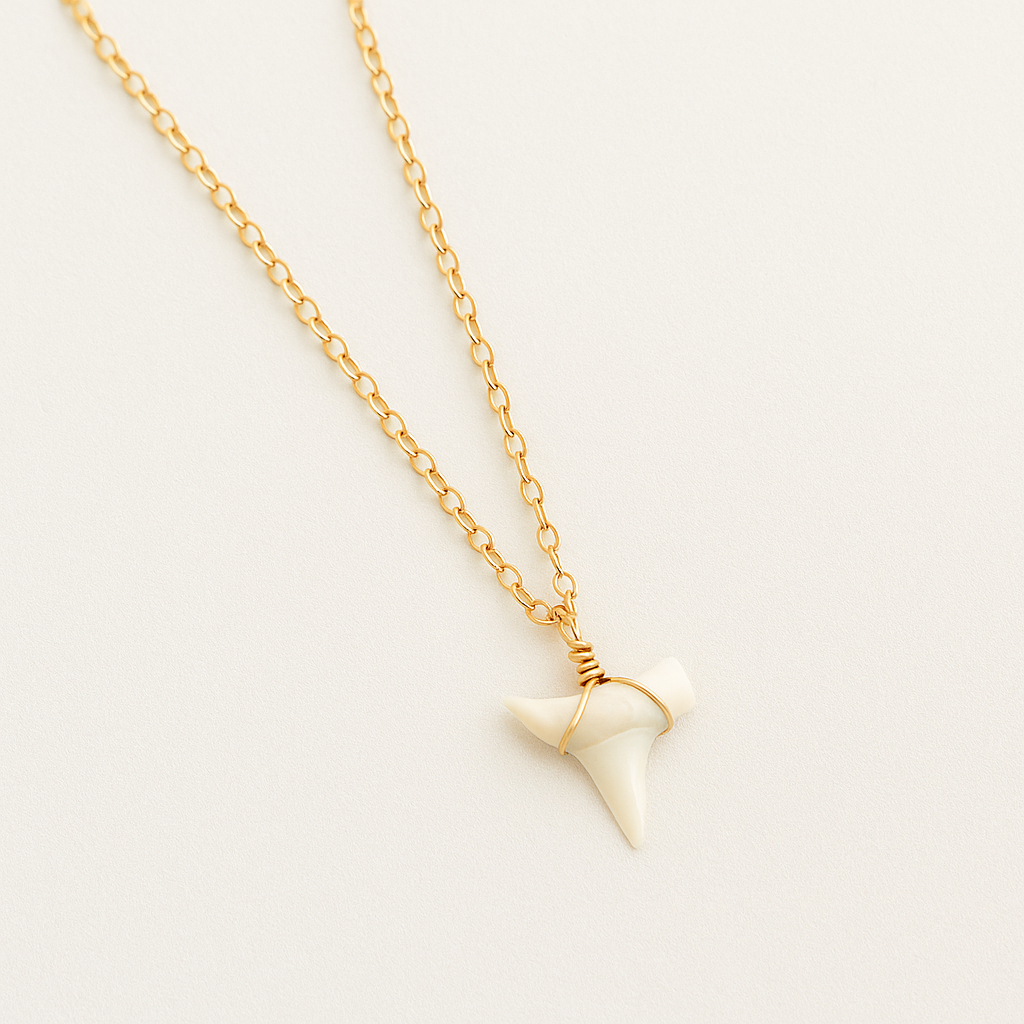 SHARK TOOTH NECKLACE - WHITE
